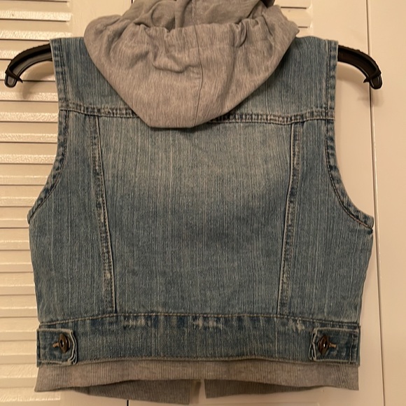 Hooded denim button up vest - Picture 2 of 4